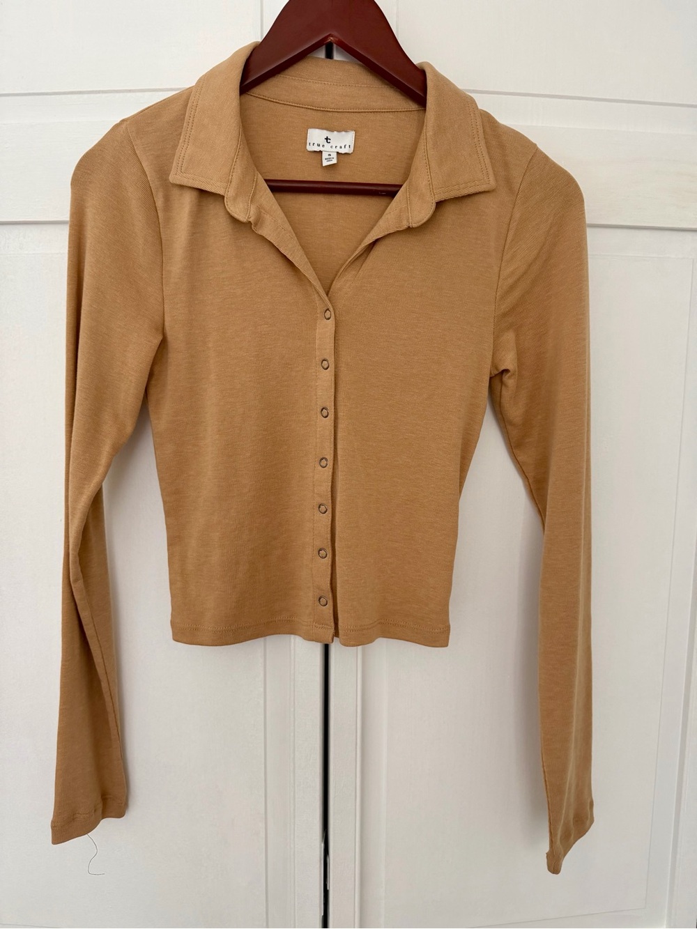 True Craft Camel Button-Front Long Sleeve Crop Shirt